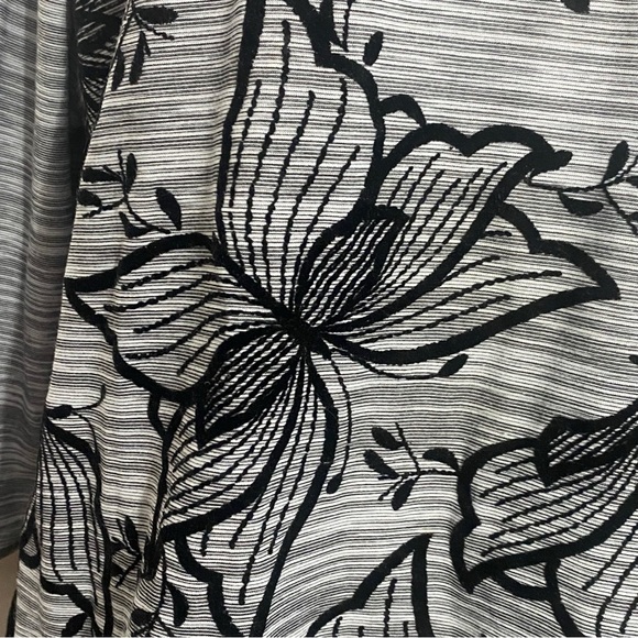 Alfred Dunner Butterfly Motif Applique Space Dye Black and Gray Knit Top L - Picture 2 of 8